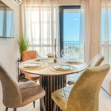 Infinity Sea View Luxury & Free Parking Апартамент