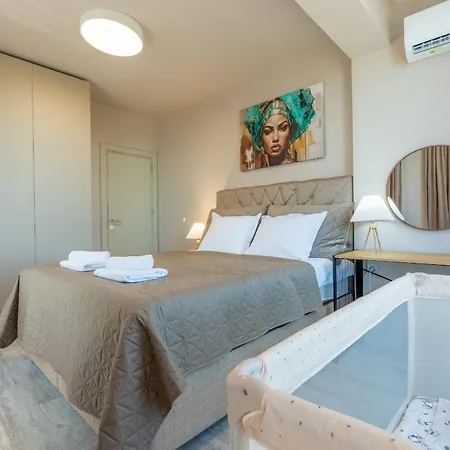 Infinity Sea View Luxury & Free Parking Апартамент